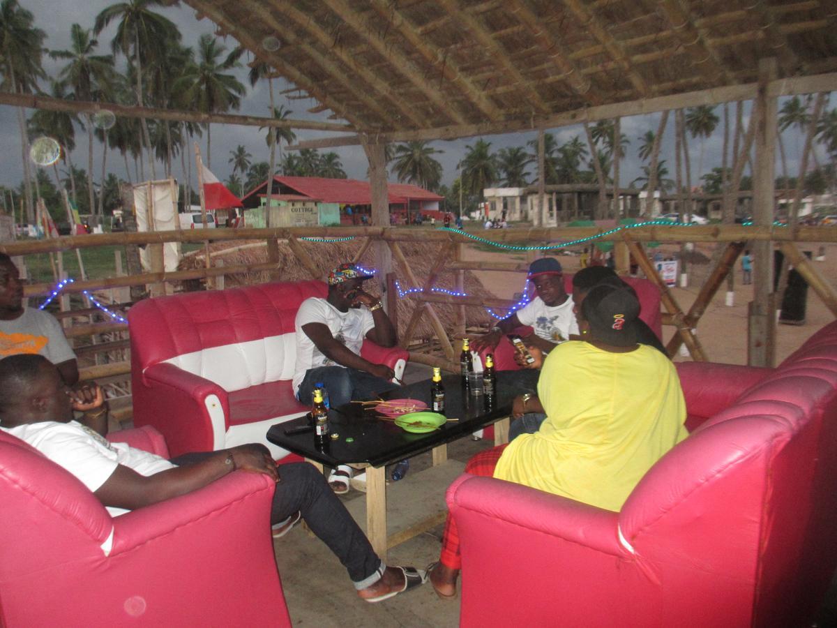 Hotel Jah Mighty Love Land Winneba Exterior foto